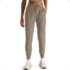 NWT Beyond Yoga Women’s Spacedye Commuter Midi Jogger Birch Heather Size Large